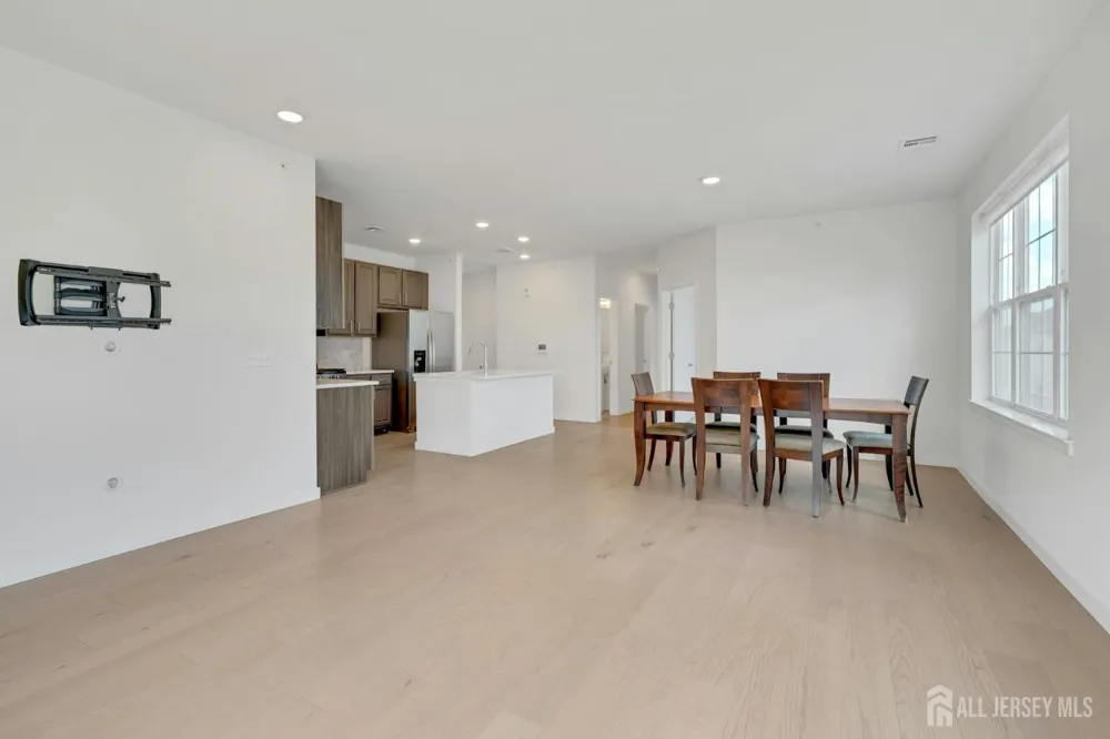 644 Lorhan Drive Piscataway, NJ 08854