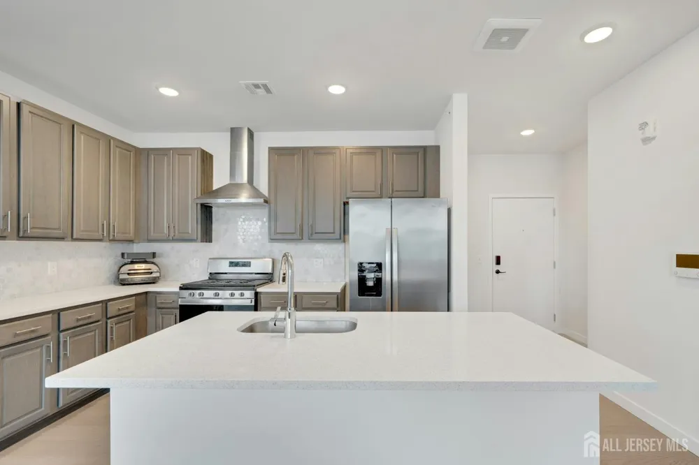 644 Lorhan Drive Piscataway, NJ 08854