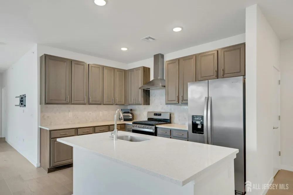 644 Lorhan Drive Piscataway, NJ 08854