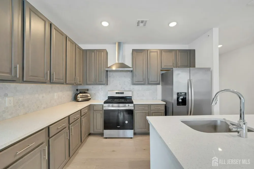 644 Lorhan Drive Piscataway, NJ 08854