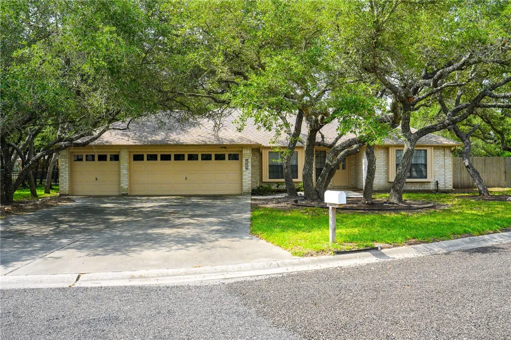 204 Highlands Drive Rockport, TX 78382