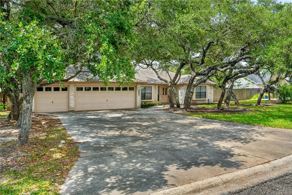 204 Highlands Drive Rockport, TX 78382