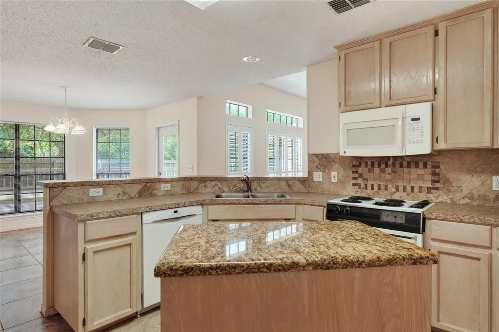 204 Highlands Drive Rockport, TX 78382