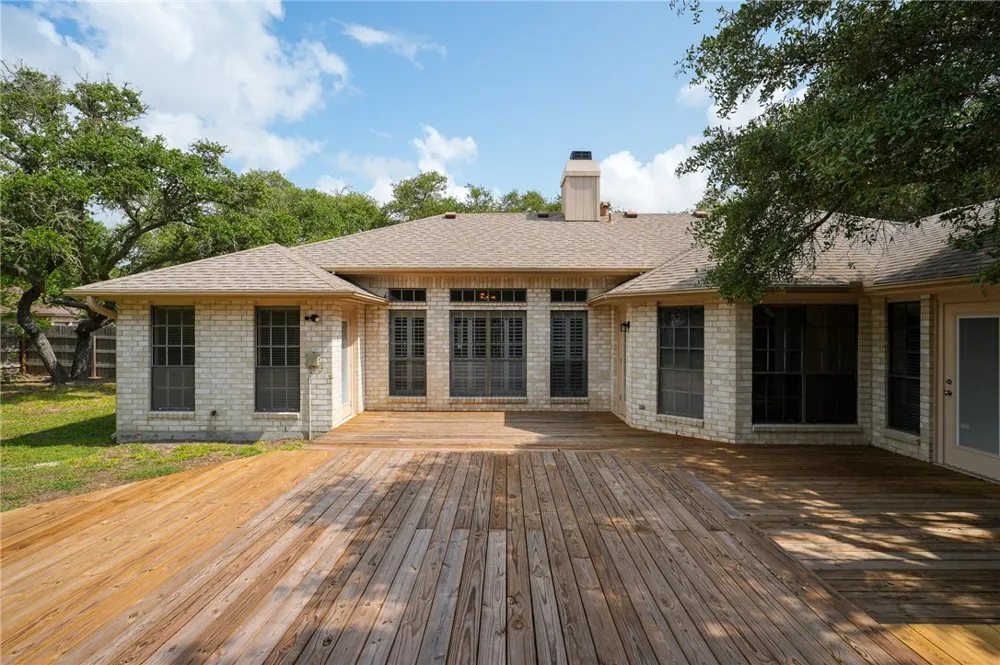 204 Highlands Drive Rockport, TX 78382