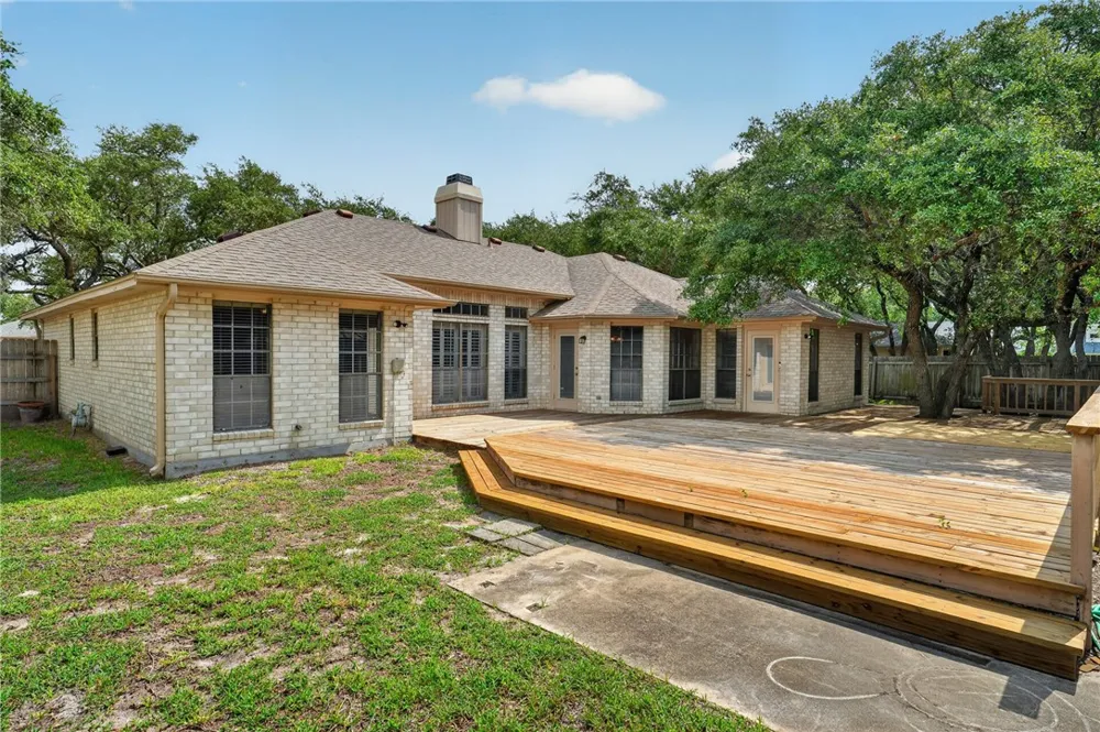 204 Highlands Drive Rockport, TX 78382