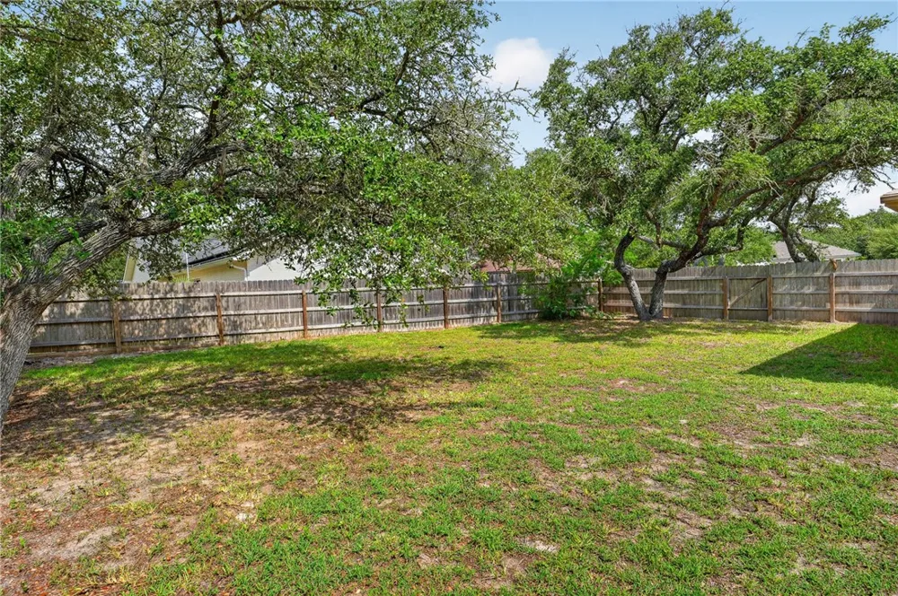 204 Highlands Drive Rockport, TX 78382