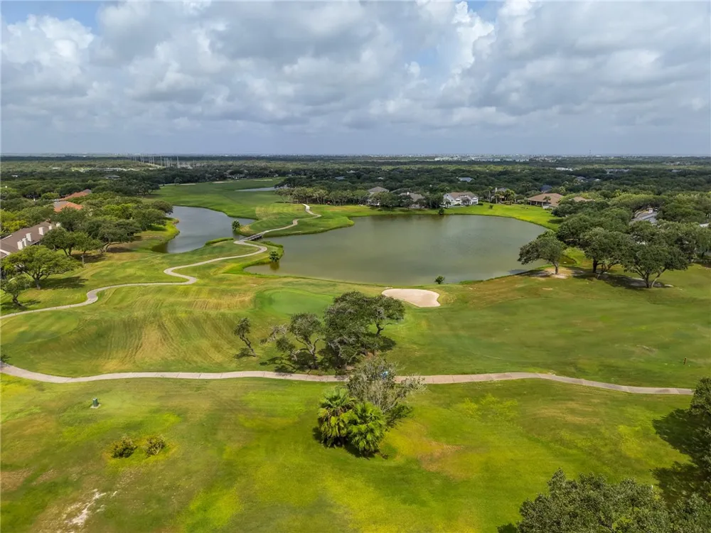 204 Highlands Drive Rockport, TX 78382