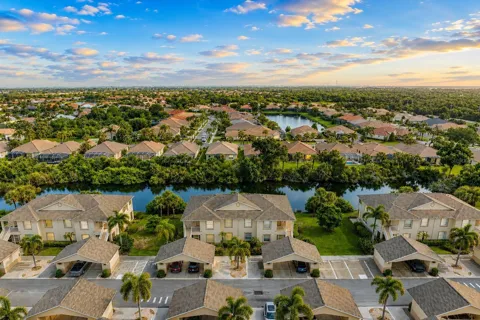 1404 AUBURN LAKES CIRCLE #4