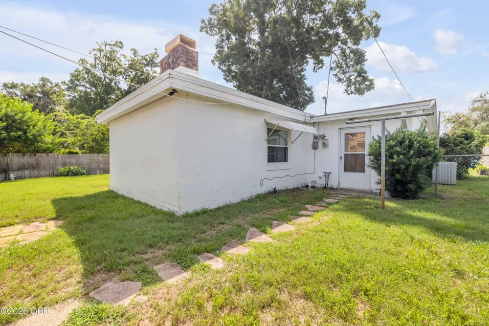 1160 Pineview Drive Daytona Beach, FL 32117