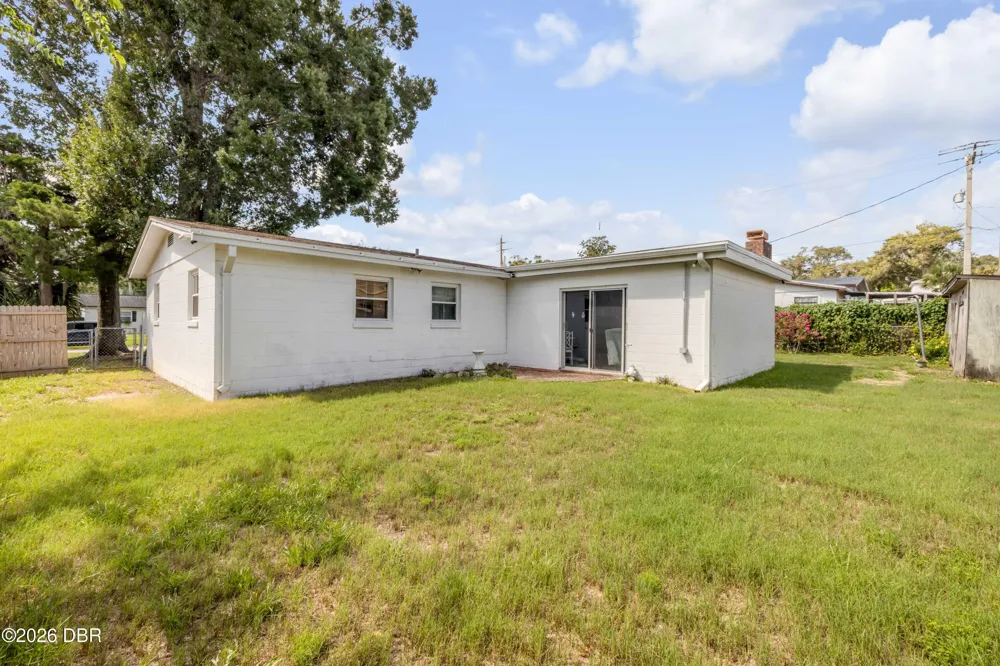 1160 Pineview Drive Daytona Beach, FL 32117