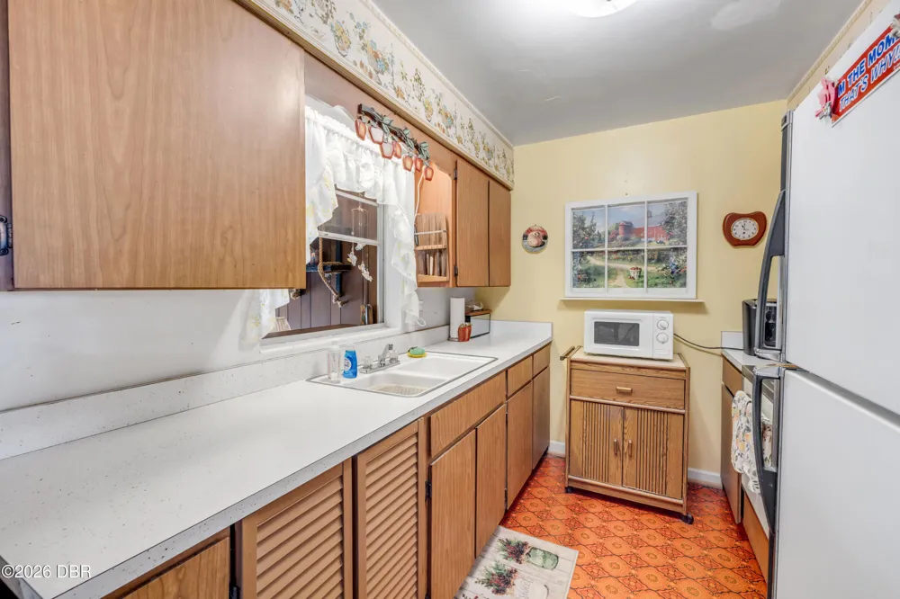 1160 Pineview Drive Daytona Beach, FL 32117