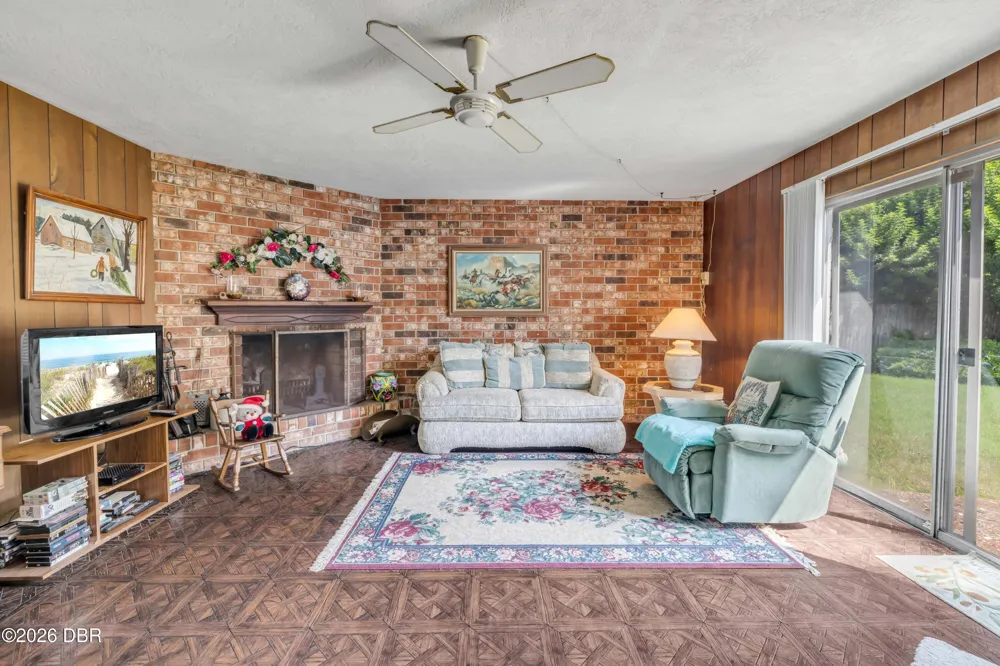 1160 Pineview Drive Daytona Beach, FL 32117