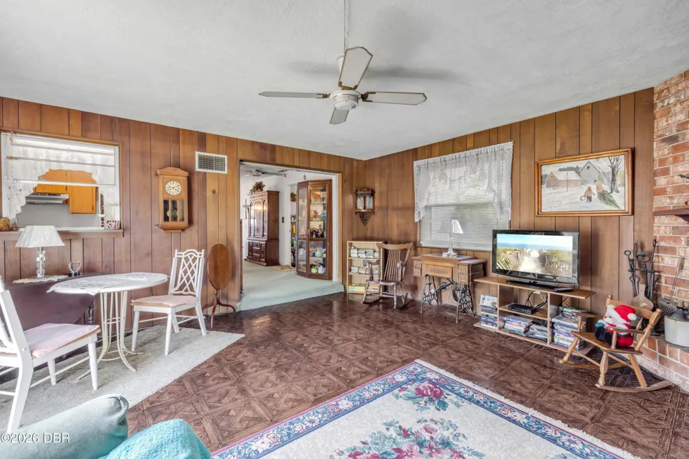 1160 Pineview Drive Daytona Beach, FL 32117