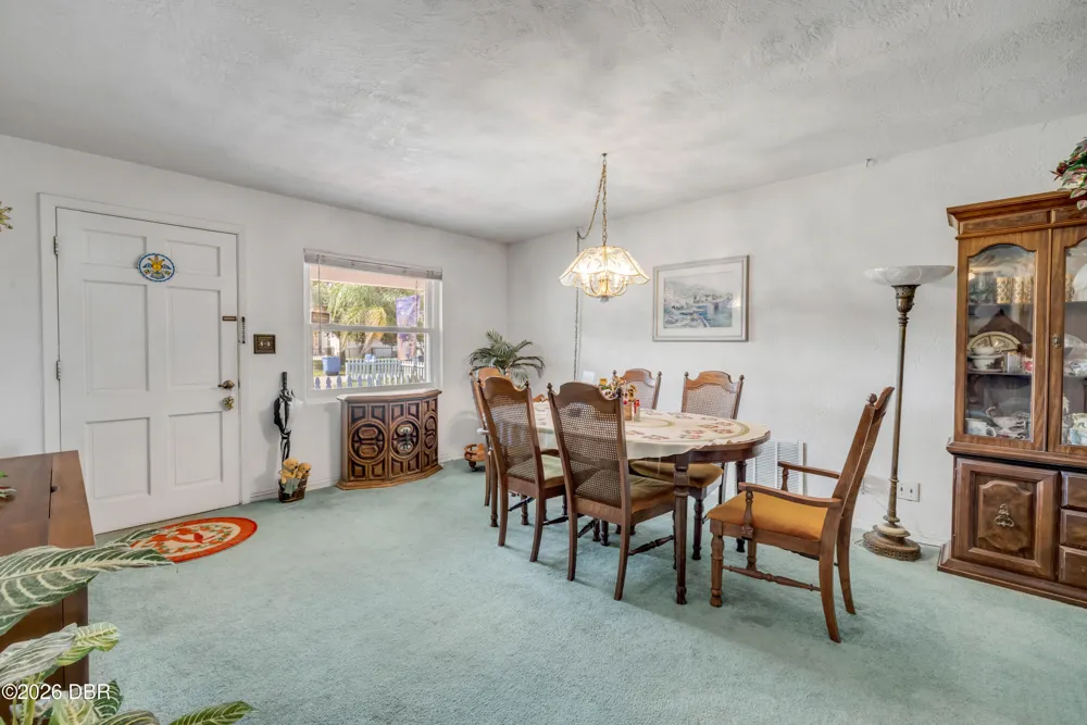 1160 Pineview Drive Daytona Beach, FL 32117