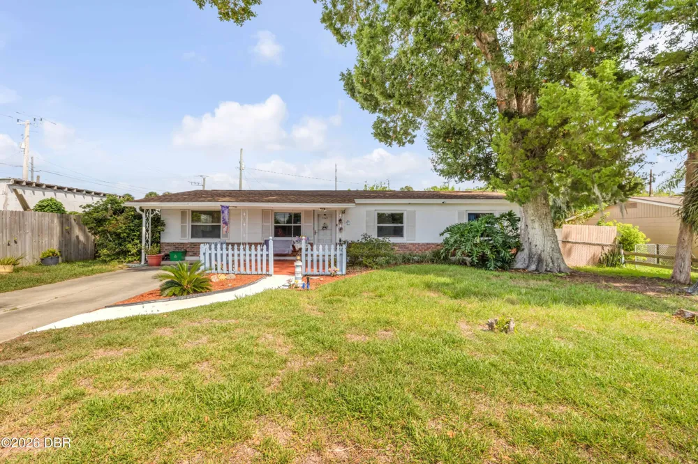 1160 Pineview Drive Daytona Beach, FL 32117
