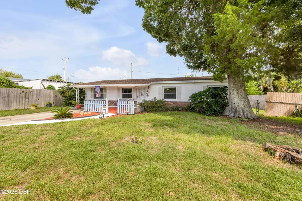 1160 Pineview Drive Daytona Beach, FL 32117