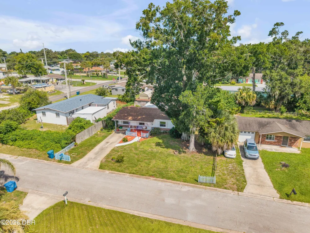 1160 Pineview Drive Daytona Beach, FL 32117