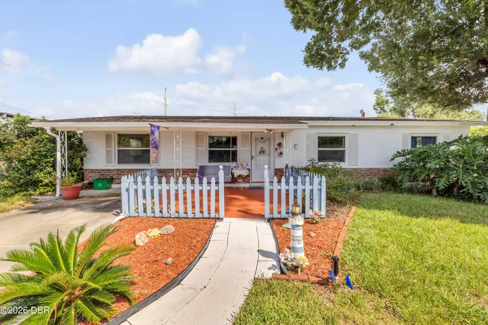 1160 Pineview Drive Daytona Beach, FL 32117