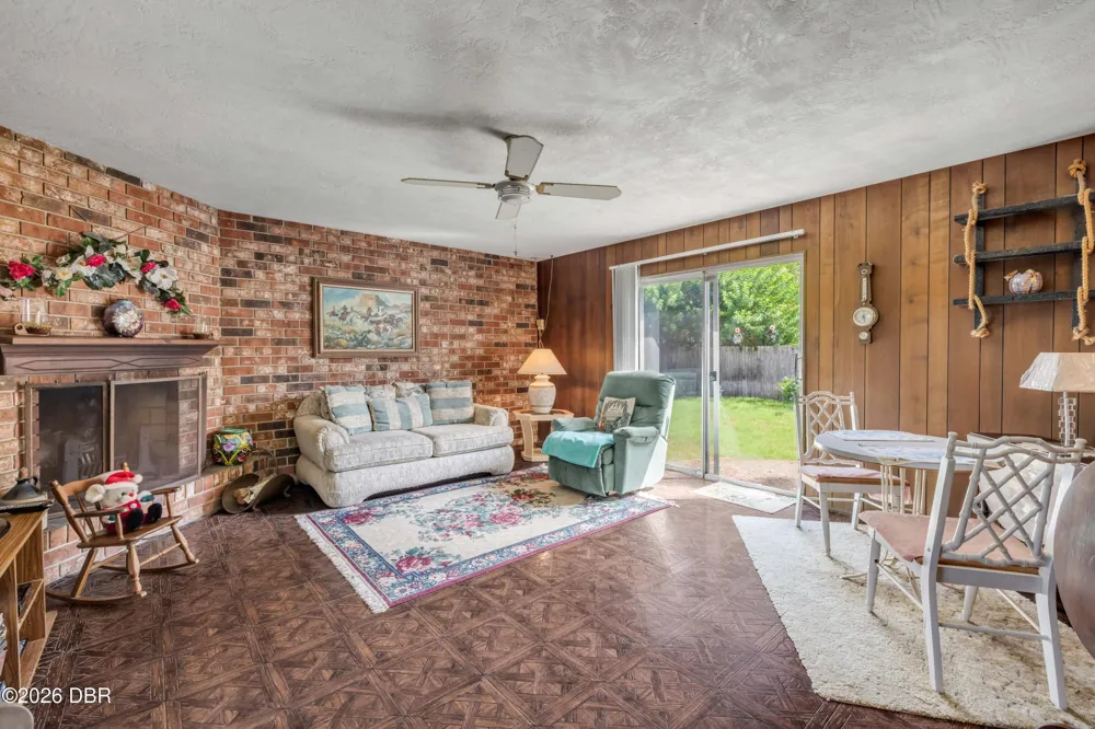 1160 Pineview Drive Daytona Beach, FL 32117