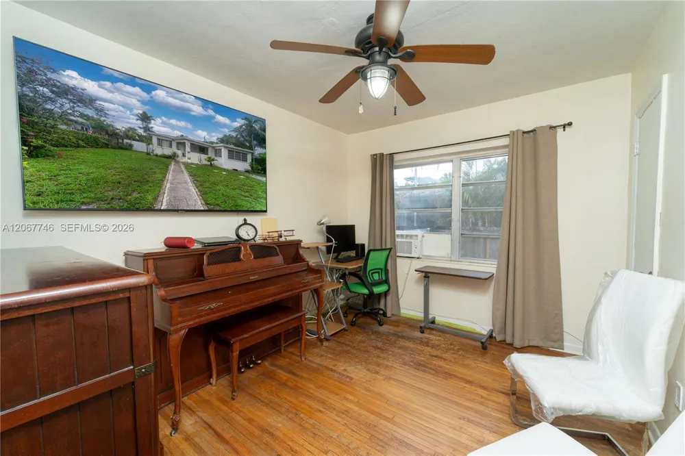 6250 NW 41st St Virginia Gardens, FL 33166