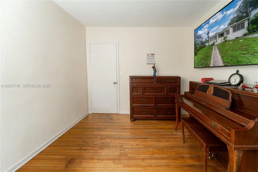 6250 NW 41st St Virginia Gardens, FL 33166