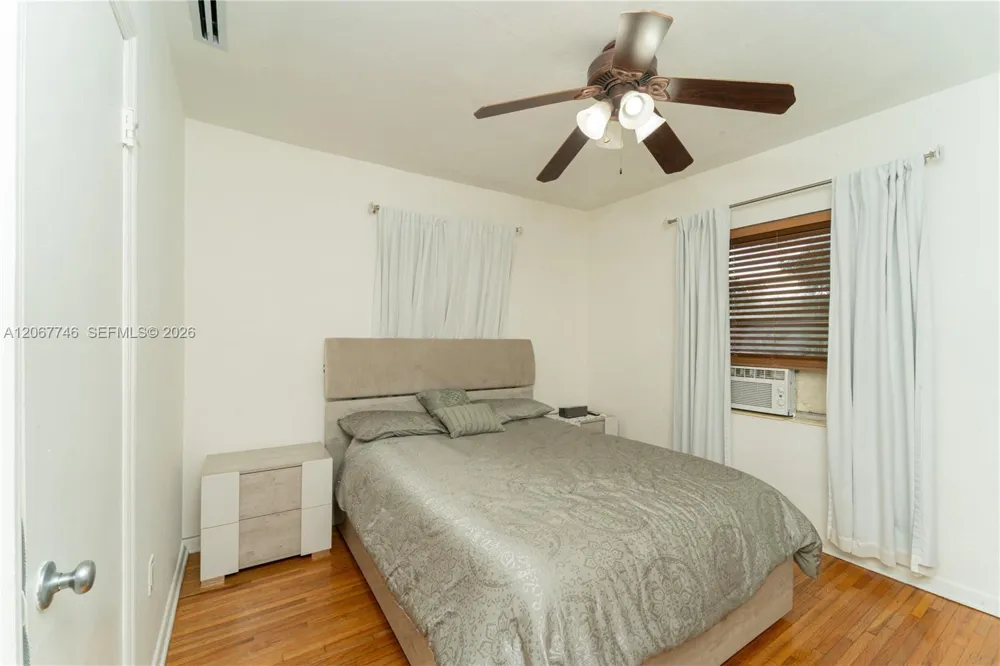 6250 NW 41st St Virginia Gardens, FL 33166