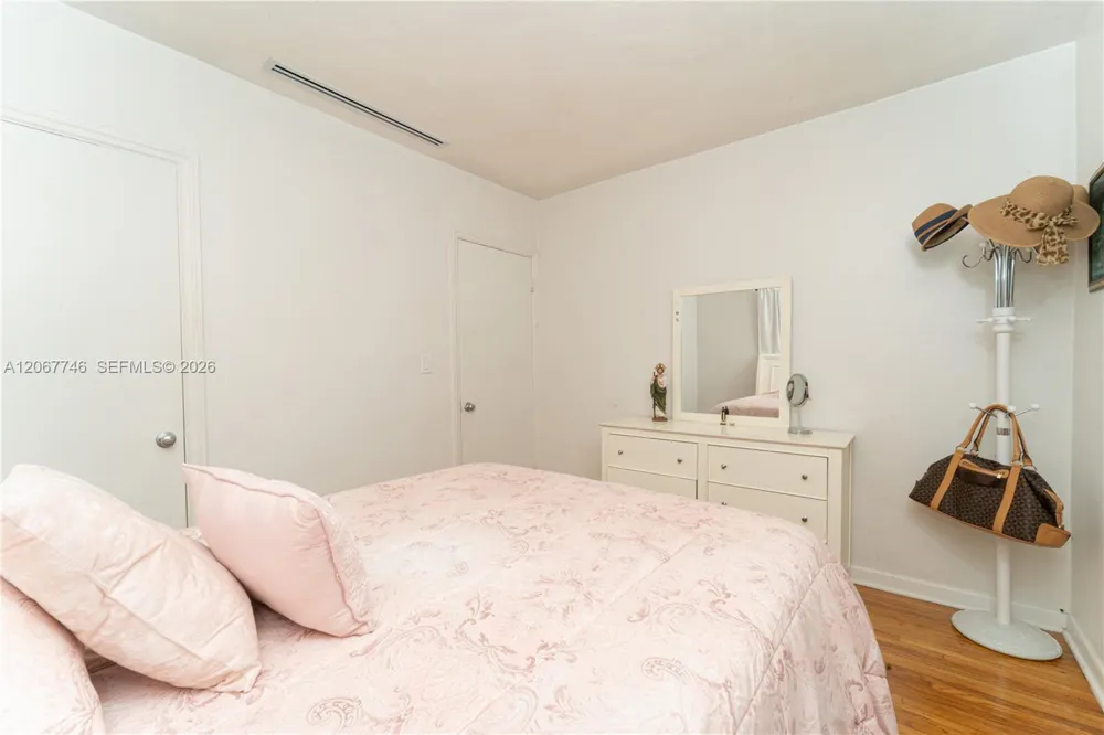 6250 NW 41st St Virginia Gardens, FL 33166