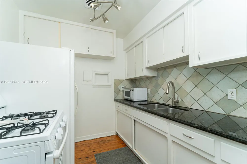 6250 NW 41st St Virginia Gardens, FL 33166