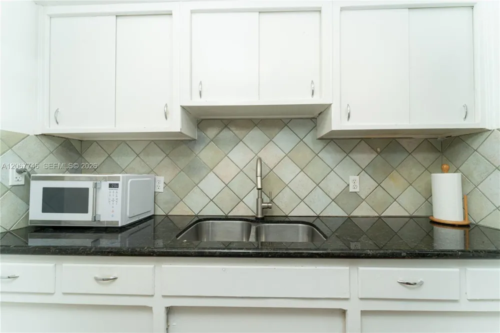 6250 NW 41st St Virginia Gardens, FL 33166
