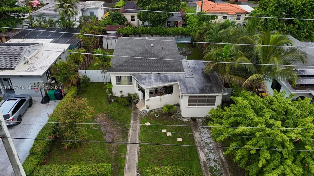 6250 NW 41st St Virginia Gardens, FL 33166