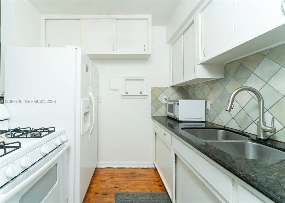 6250 NW 41st St Virginia Gardens, FL 33166
