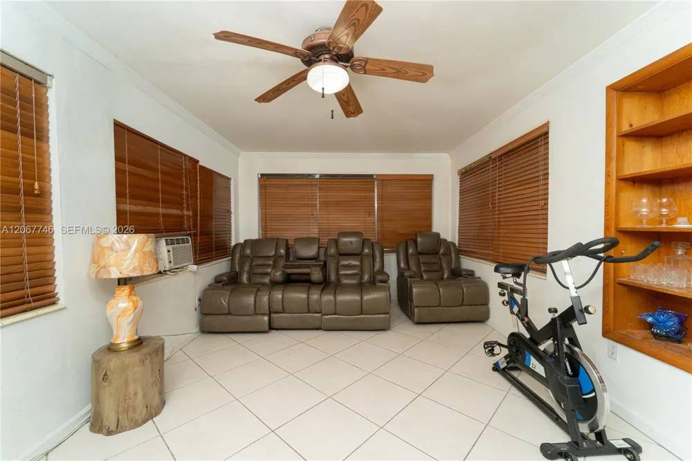 6250 NW 41st St Virginia Gardens, FL 33166