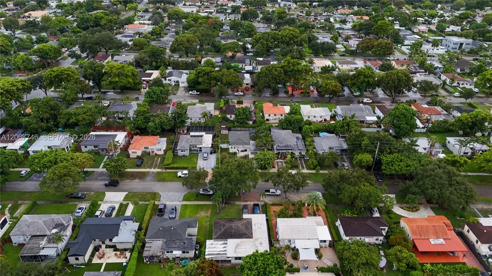 6250 NW 41st St Virginia Gardens, FL 33166