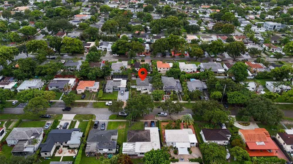 6250 NW 41st St Virginia Gardens, FL 33166