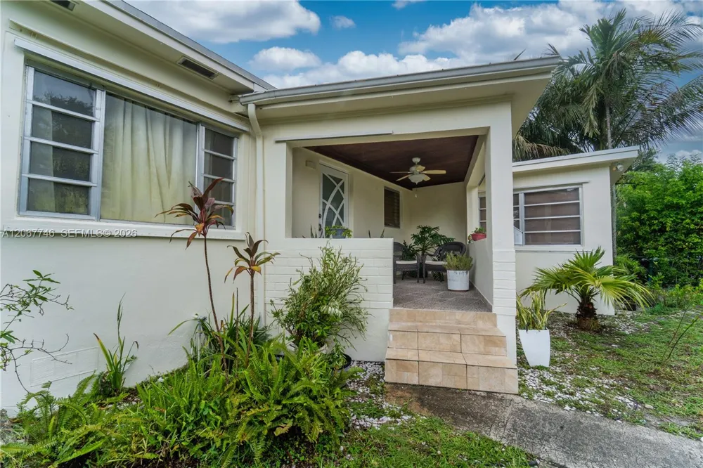 6250 NW 41st St Virginia Gardens, FL 33166
