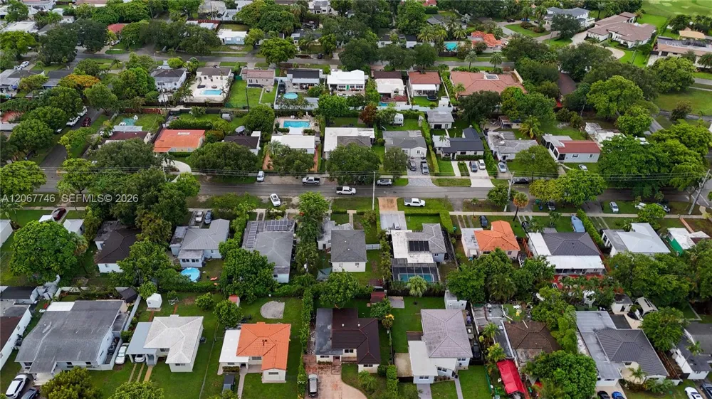 6250 NW 41st St Virginia Gardens, FL 33166
