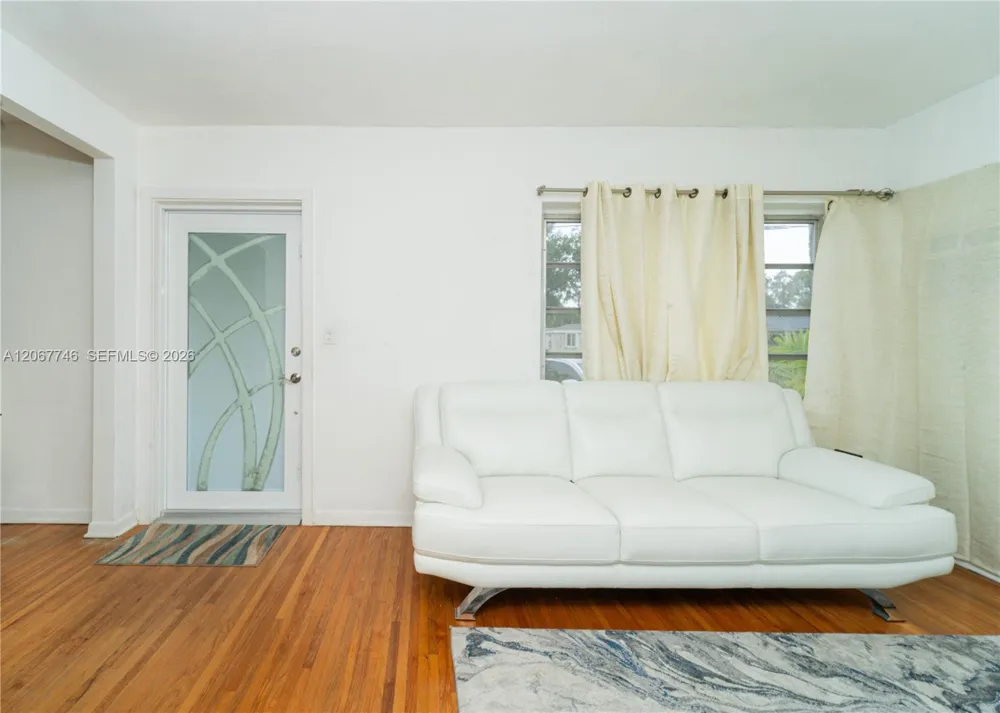 6250 NW 41st St Virginia Gardens, FL 33166