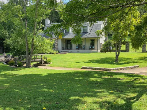 2039 Sunny Side Dr