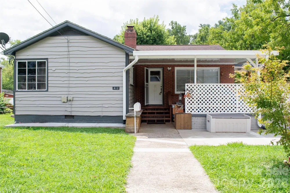 412 1st Avenue W Hendersonville, NC 28739