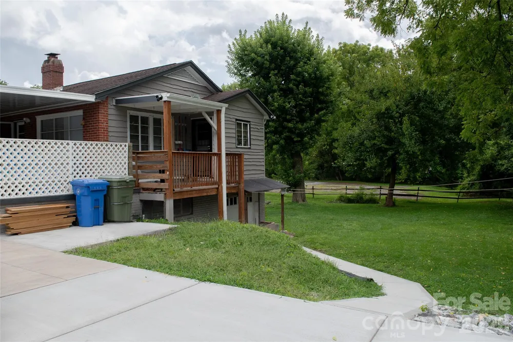 412 1st Avenue W Hendersonville, NC 28739