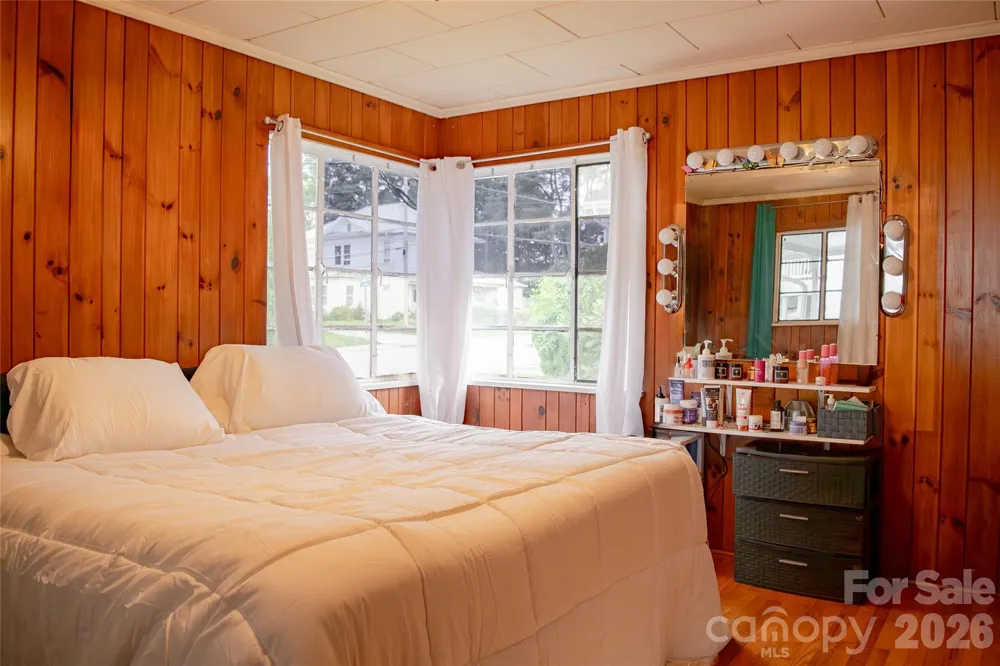 412 1st Avenue W Hendersonville, NC 28739