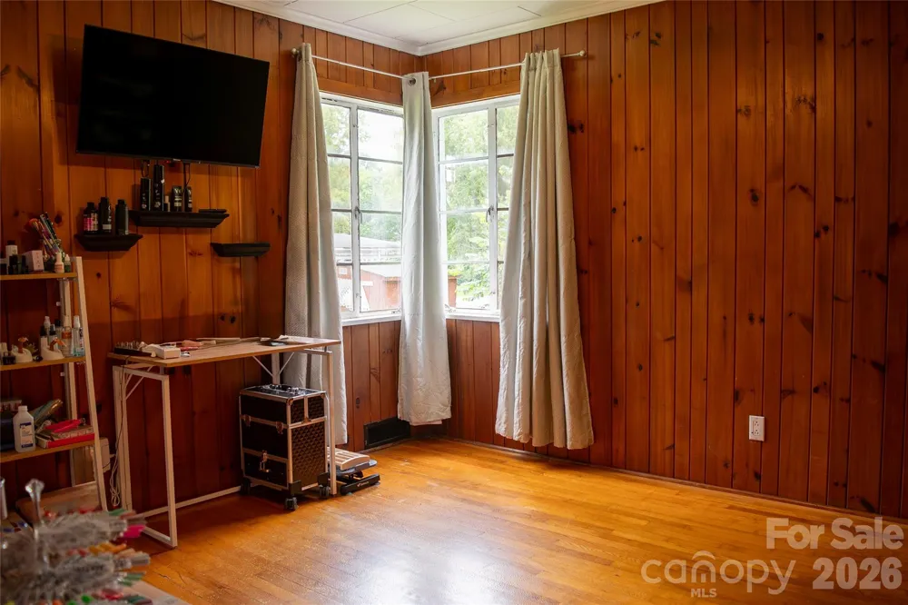 412 1st Avenue W Hendersonville, NC 28739