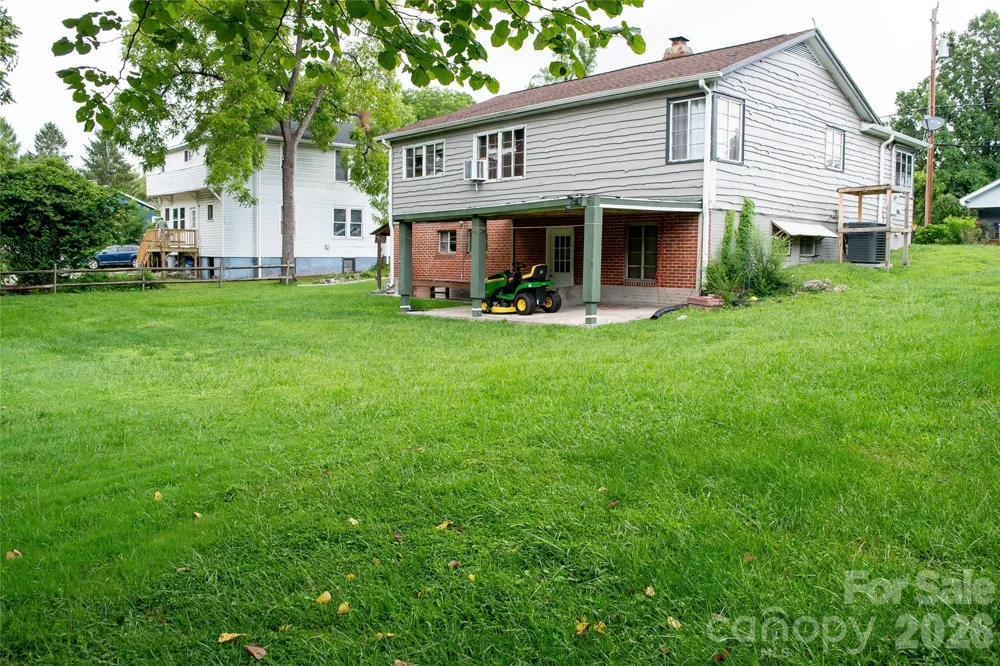 412 1st Avenue W Hendersonville, NC 28739
