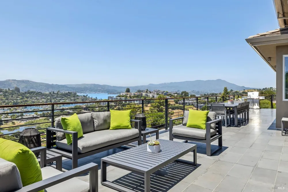 1808 Lagoon View Drive Tiburon, CA 94920
