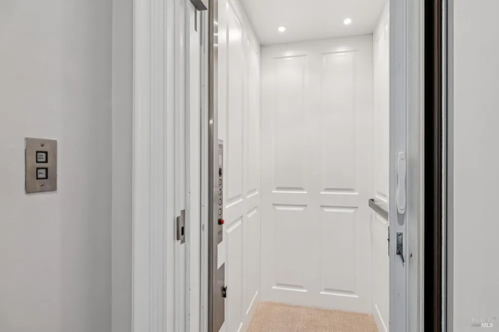 1808 Lagoon View Drive Tiburon, CA 94920