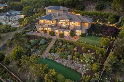 1808 Lagoon View Drive