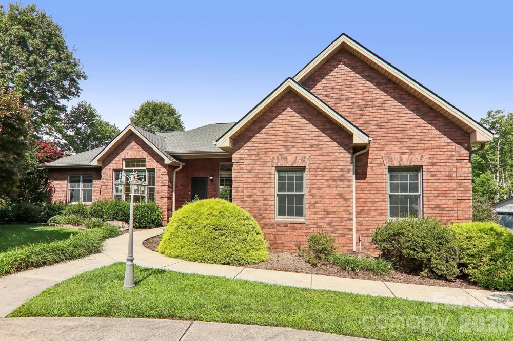 28 Tudor Crescent Court Hendersonville, NC 28739