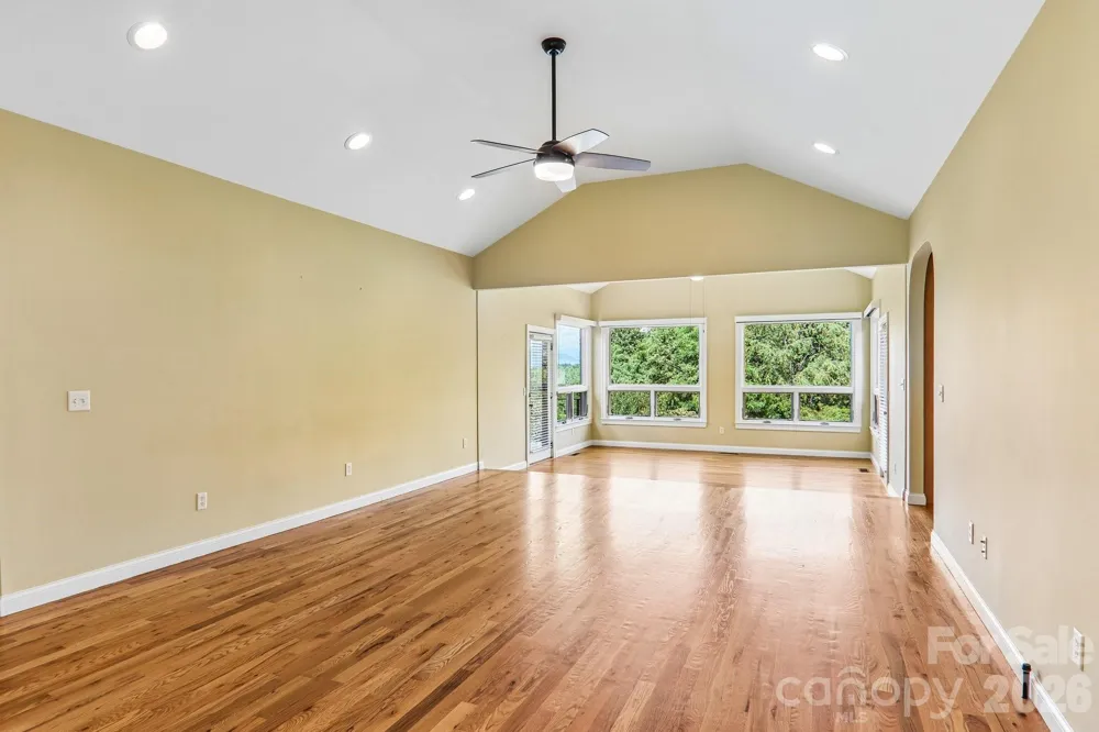 28 Tudor Crescent Court Hendersonville, NC 28739