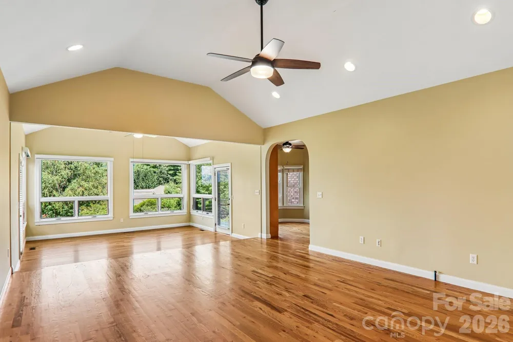 28 Tudor Crescent Court Hendersonville, NC 28739