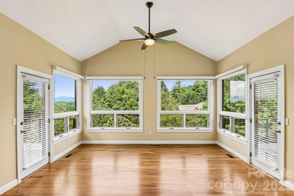 28 Tudor Crescent Court Hendersonville, NC 28739